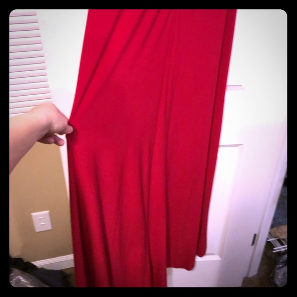 Red formal gown. - Picture 2 of 4